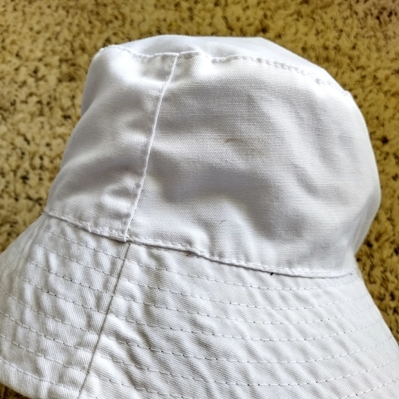 NWT Alice + Olivia Daisy Cap Reversible Bucket Cap White OS Floral Sun Cap - Picture 8 of 9